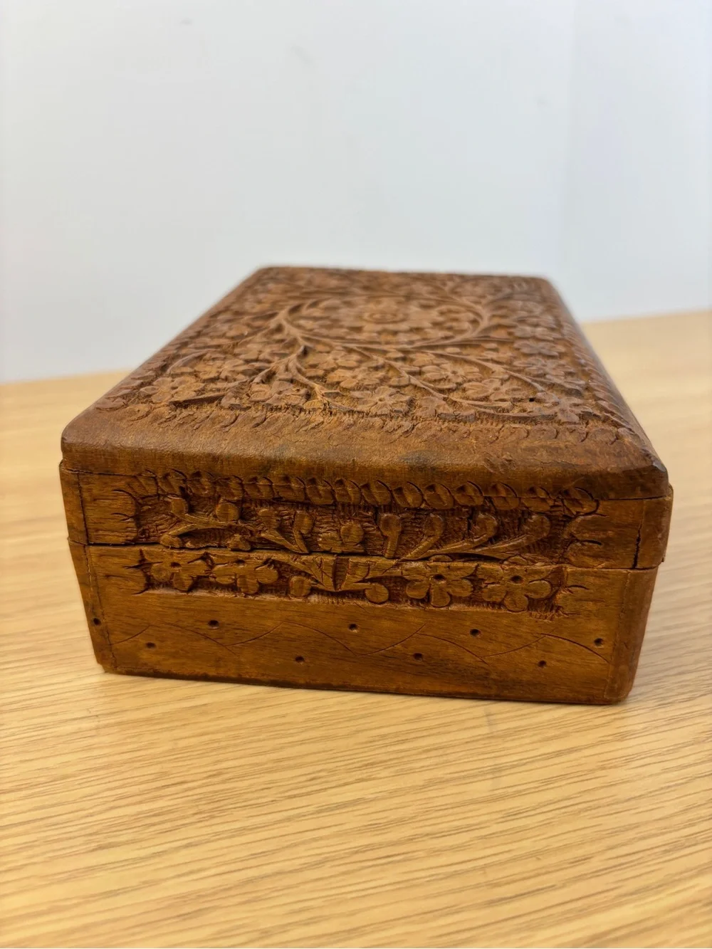 Vintage Hand Carved Wooden Floral Trinket Box‎